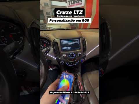 Cruze com LED RGB completo: portas, painel e botões controlados pelo celular